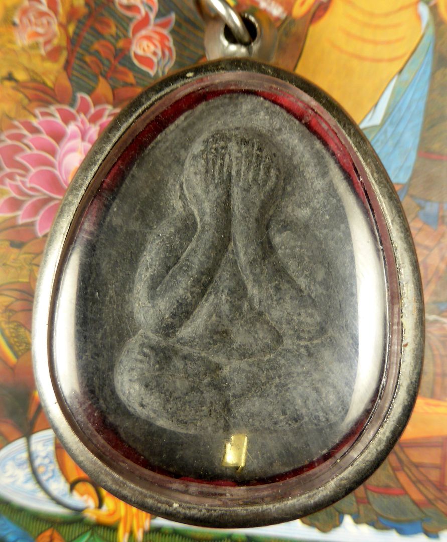 Thai Buddha PHRA PIDTA Amulet / TAKRUT blessed in Wat Phra Kaeo Temple Bangkok - Afbeelding 1 van 1
