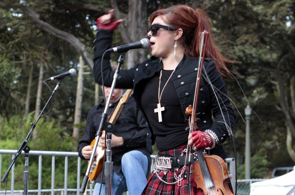 IMAGE: http://i589.photobucket.com/albums/ss340/WackyBush/Music/Hardly%20Stricly%20Bluegrass/2012/Amanda%20Shaw/_MG_0983es.jpg